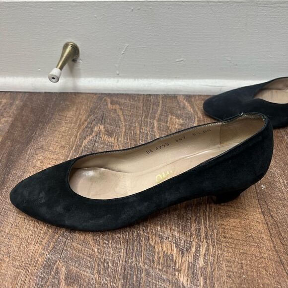 Salvatore Ferragamo Italy Black Vintage Suede Leather Pumps Size 8.5AA - Picture 3 of 15